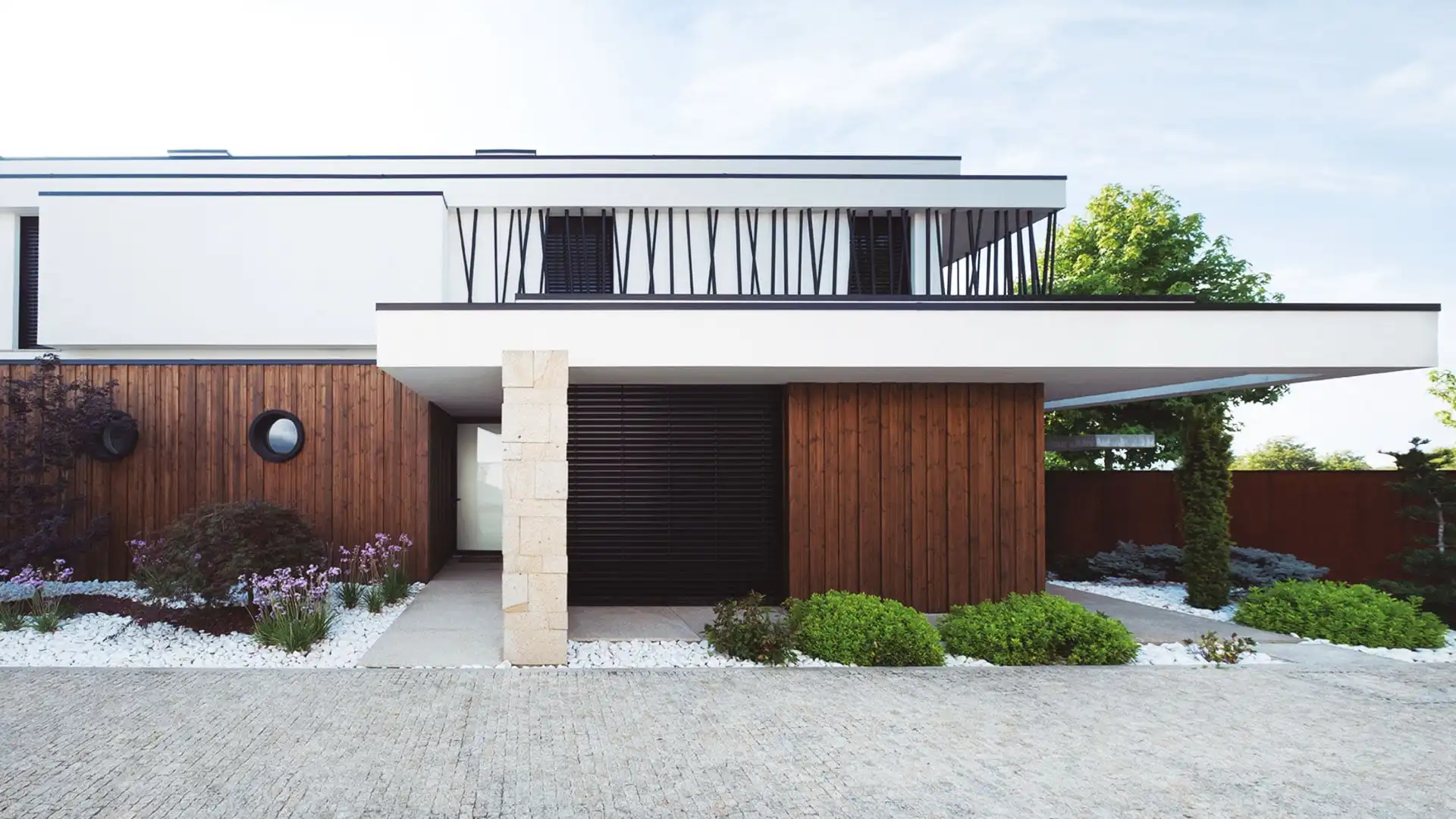 Casa J.Costa, Portugal