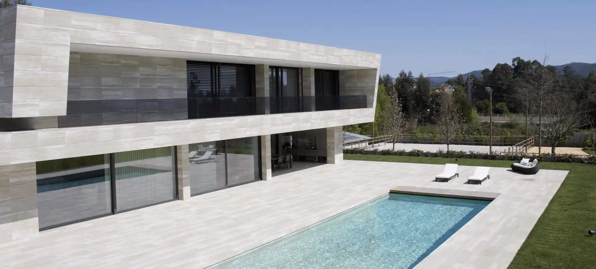 Casa P&S, Portugal