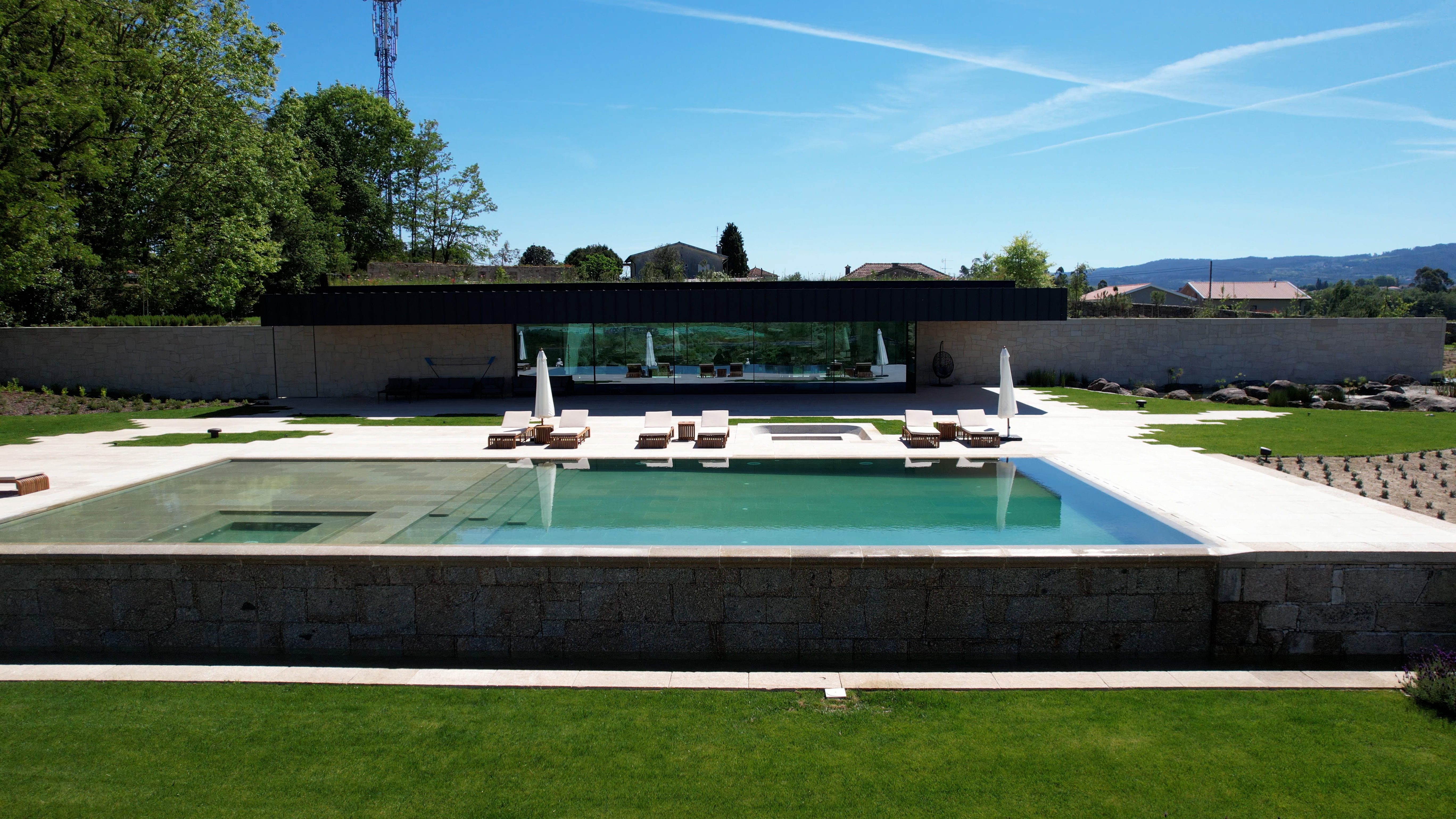 20250428_Bruto_Drone_TIG_SoundGarden_ (1).00_00_16_01.Quadro006 Fama House